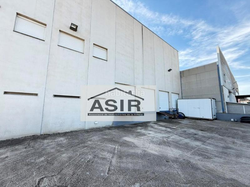 Foto a2e6c923-d13a-4e36-a4e4-e4a742e7b634. Fabrikhalle in Pobla Llarga (la)