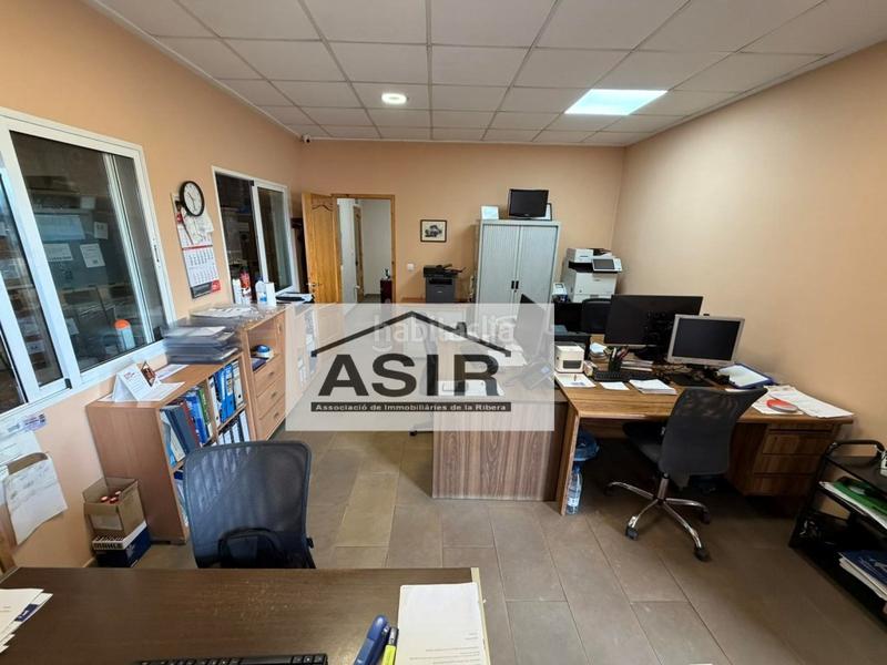 Foto b5d358b5-745f-42fd-bf5b-19d1a816e8b8. Fabrikhalle in Pobla Llarga (la)