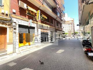 Affitto Locale commerciale  Calle calderon barca. Se trata de un local muy céntrico en la avenida santos patronos
