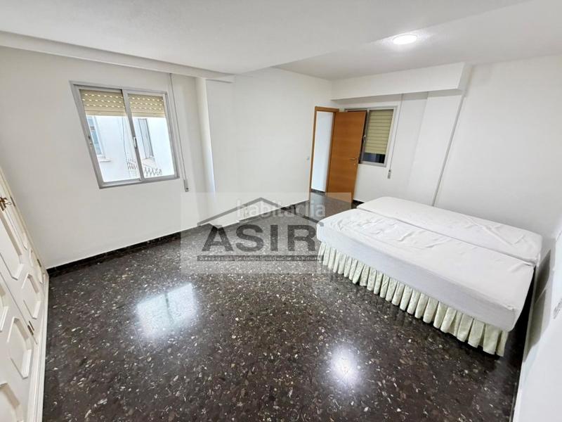 Foto 8c05965f-6cc2-42df-a8b7-47a6c3438eb6. Alquiler piso  3 habitaciones alquiler en Centre Alzira