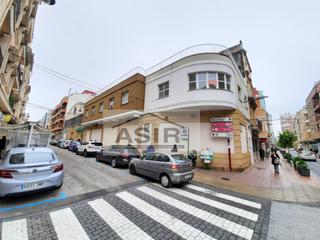 Miete Etagenwohnung in Alquenència - Venècia. Excelente entresuelo muy amplio y chaflán en la calle benito pér