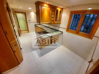 Affitto Appartamento in Alquenència - Venècia. Piso amplio en la avenida santos patronos con balcón y terraza