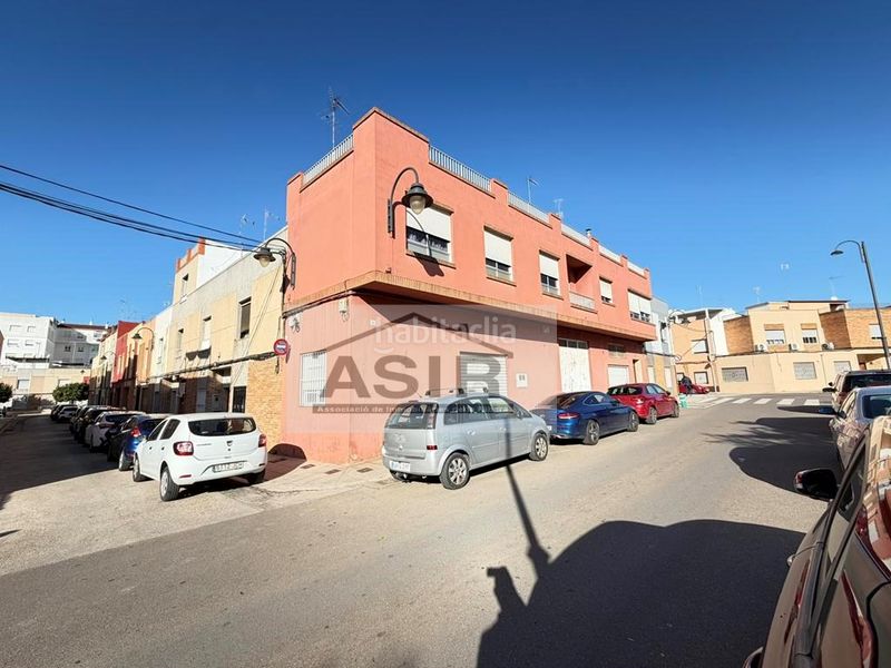 Foto cada252d-80e4-44f9-aef8-49c66d060246. Casa amb aparcament a Pere Crespí Alzira