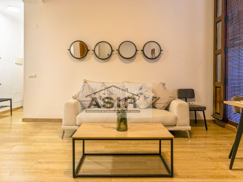 Foto 7501511c-8e62-4ea8-b866-75cc5657f69c. Estudi a Xàtiva