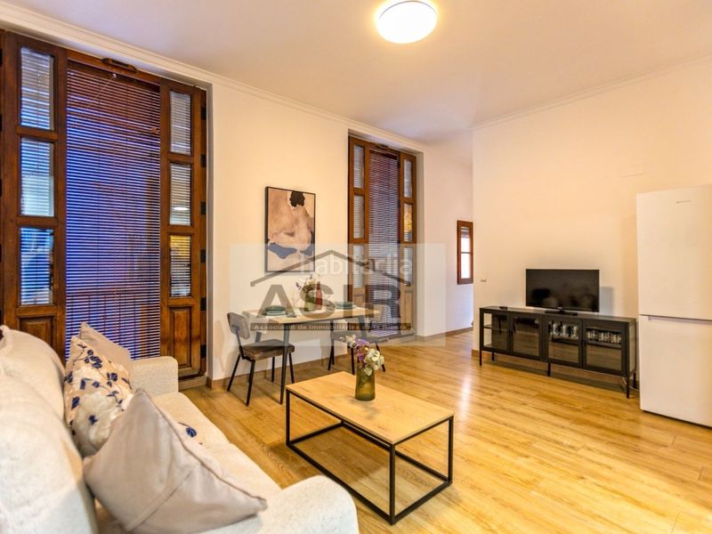 Foto aae608ca-b5b5-425a-8533-b29ffb86e8af. Estudi a Xàtiva