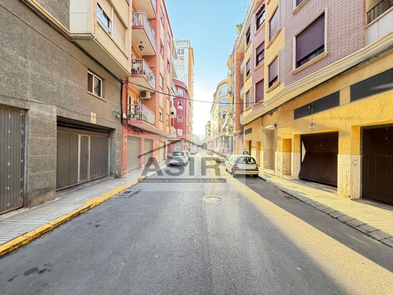 Foto 211fd11c-b09a-4c56-8dea-57fa7c879ce8. Aparcament cotxe a Alquenència - Venècia Alzira