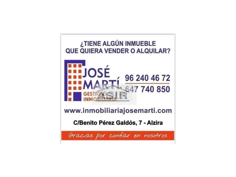 Foto 3d2b5db1-b78a-41c3-9166-59c44e37839e. Aparcament cotxe a Carcaixent
