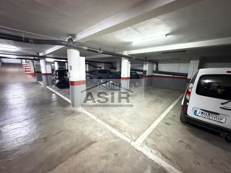 Foto 4792807c-e2d5-4909-a9a2-43b17fa51445. Aparcament cotxe a Centre Alzira
