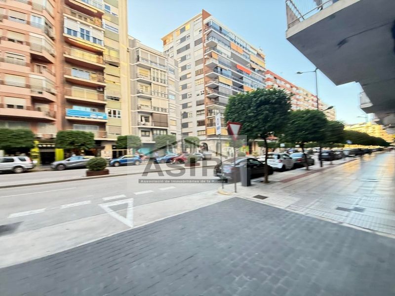 Foto 8dd85a08-6c43-4c9e-b7e7-19550ccf589e. Aparcament cotxe a Centre Alzira