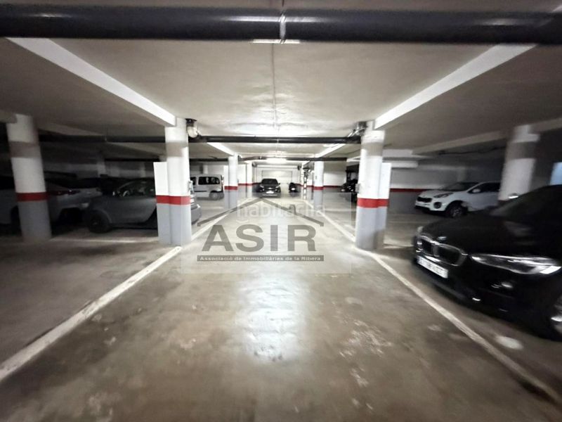 Foto 91310846-793e-49c4-a0a0-f4af743f90f4. Aparcament cotxe a Centre Alzira