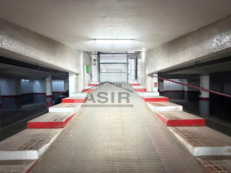 Foto 9f5e0159-fecc-4e02-bb67-d309eed02da8. Aparcament cotxe a Centre Alzira