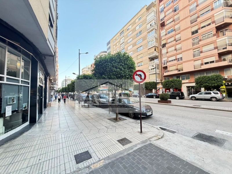 Foto b00fd5e2-a77b-4d48-a1cf-aeb4c776007d. Aparcament cotxe a Centre Alzira