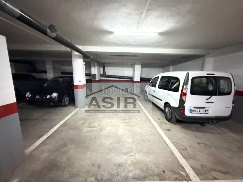 Foto b0751dca-4959-4227-9775-c9ee51978fdb. Aparcament cotxe a Centre Alzira