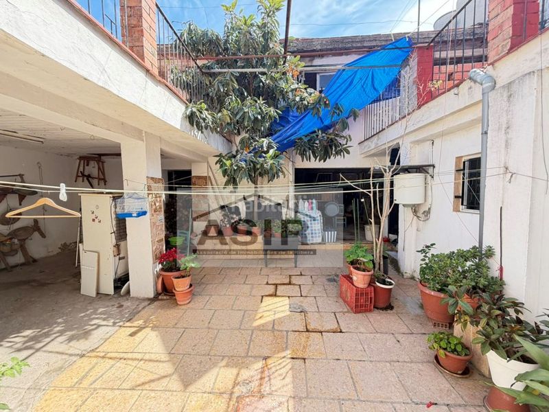 Foto c1535d0f-06f2-46d6-ba25-4aec93099fc5. Casa amb aparcament a Alquerieta Alzira