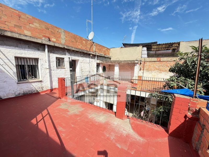 Foto c5e9b612-41cc-4db3-9201-fe022ea812a7. Casa amb aparcament a Alquerieta Alzira