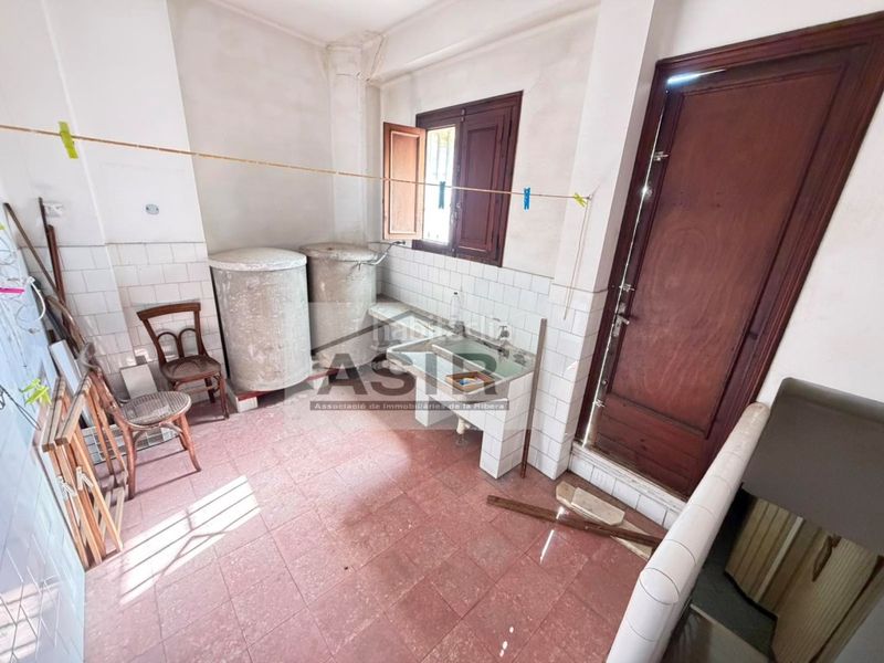 Foto a935ad72-bd90-48cd-8c11-ed701debeb3e. Edificio  venta en Centre Alzira