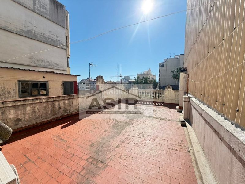 Foto ca17e701-1276-4d40-894a-06d1cd5608d9. Edificio  venta en Centre Alzira