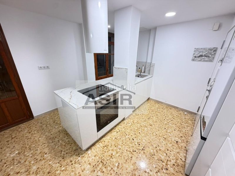 Foto 4a2c74e8-e0ec-4910-886e-264e604b4190. Estudi a La Vila Alzira