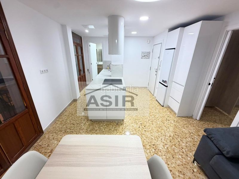 Foto 4d0c74e7-7b2c-4aff-9e6e-8fbbe73df7ee. Estudi a La Vila Alzira