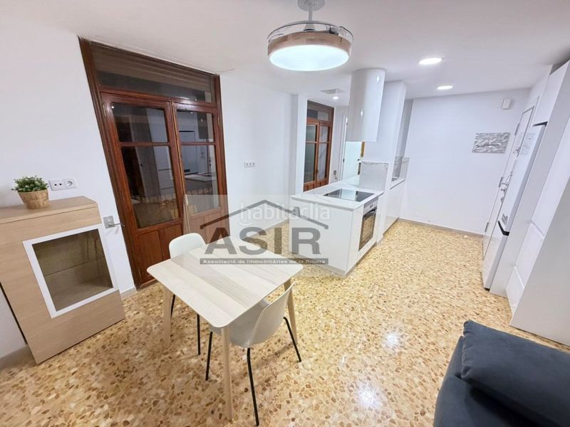 Foto 5507c6df-c013-4f90-b807-c59a3df3819f. Estudi a La Vila Alzira