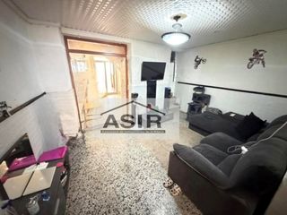 Haus  Calle bernardo mondria. Casa 5 habitaciones venta rotglà i corbera
