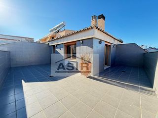 Àtic a Caputxins. Bonito ático dúplex seminuevo con una excelente terraza de más d