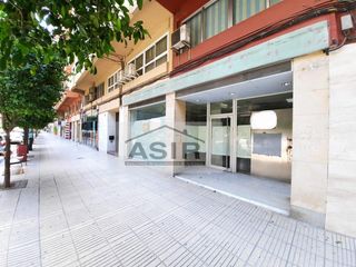 Lloguer Local Comercial a Alquenència - Venècia. Excelente y único local todo reformado en la avenida santos patr