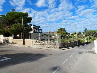 Terreny residencial a Alquenència - Venècia. Parcela chaflán en la urbanización el repirall