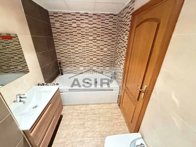 Foto a819a245-5e5c-4c9d-94fd-5908756cff62. Casa amb aparcament a Alquenència - Venècia Alzira
