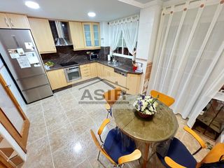 Lloguer Pis  Plaza sant judes tadeu. Bonito piso completamente exterior y situado a 500 metros de la