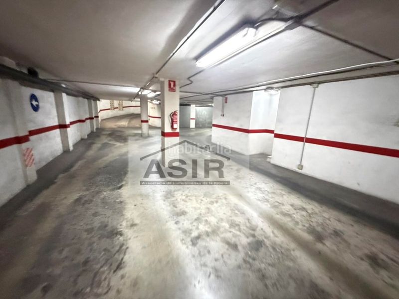 Foto 31e37ae1-71c0-4b97-ac2d-84ab1a028ef9. Aparcament cotxe a Centre Alzira