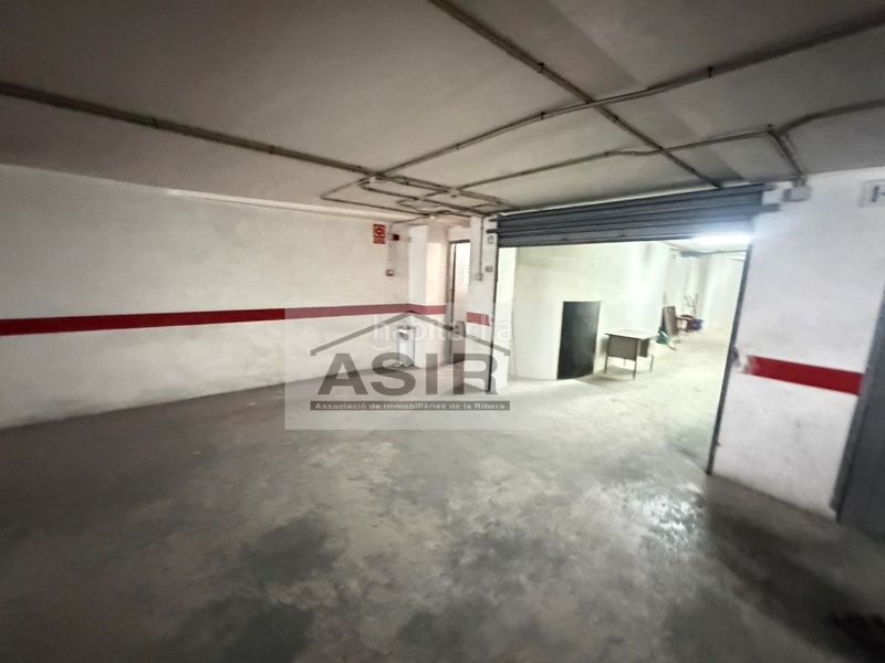 Foto 47369489-9e96-4c45-a7d3-be48566bc139. Aparcament cotxe a Centre Alzira