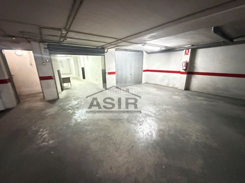 Foto ab926bff-30d7-45ff-98d2-c73ff052f123. Aparcament cotxe a Centre Alzira