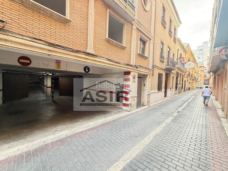 Foto bf6e4de8-a385-48df-a60f-ffddd61ad47f. Aparcament cotxe a Centre Alzira