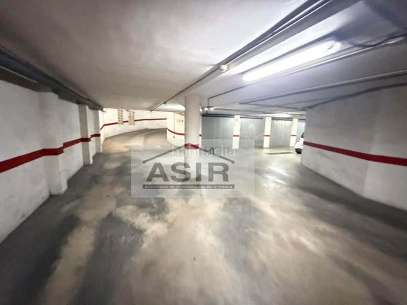 Foto f4fbeca7-4b7d-4040-a507-3a9c7a5be44f. Aparcament cotxe a Centre Alzira