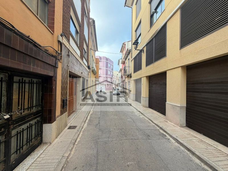 Foto ebd12252-08bb-4147-bf8c-f50dca84b524. Aparcament cotxe a Albuixarres Alzira