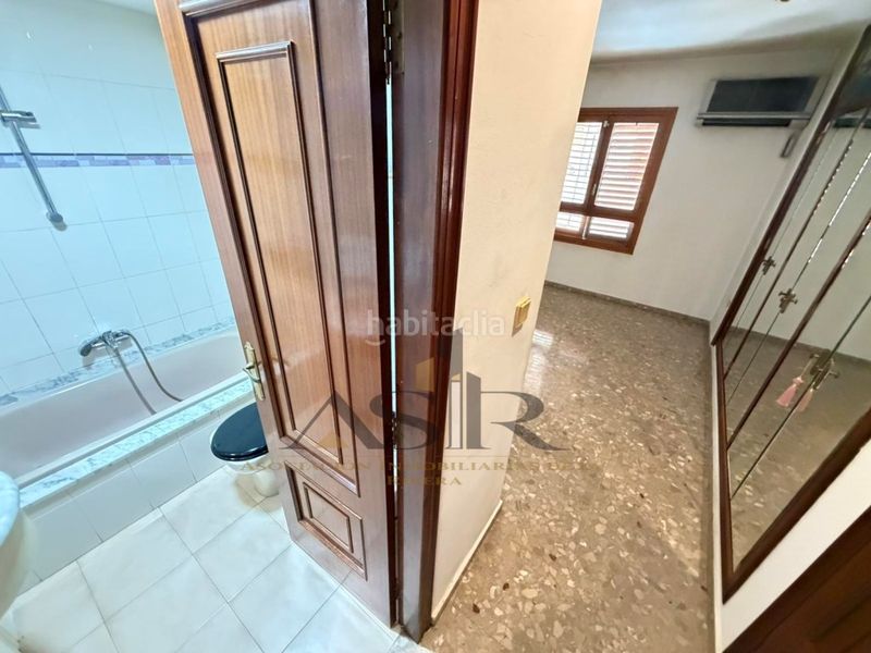 Foto c74d9053-603b-4879-92be-4a0b75c067c4. Pis a Sants Patrons Alzira