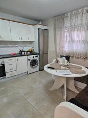Planta baixa a Carrer d'amadeo vives 23. Estupendo local vivienda (se vende con contrato de alquiler)