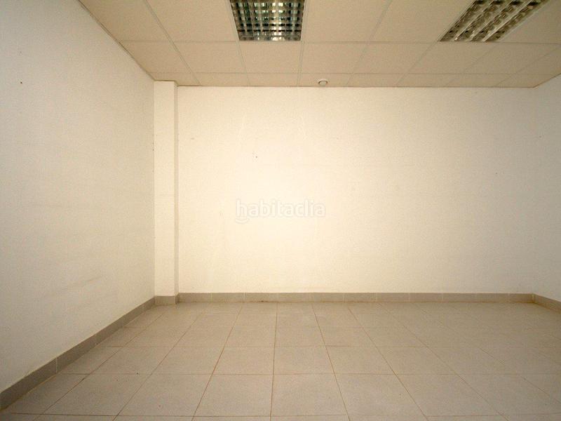 Foto 61b6ba90-e484-4e95-b76e-18b8d0a2ac29. Local comercial en calle del carmen 6 en Centro Valdemoro