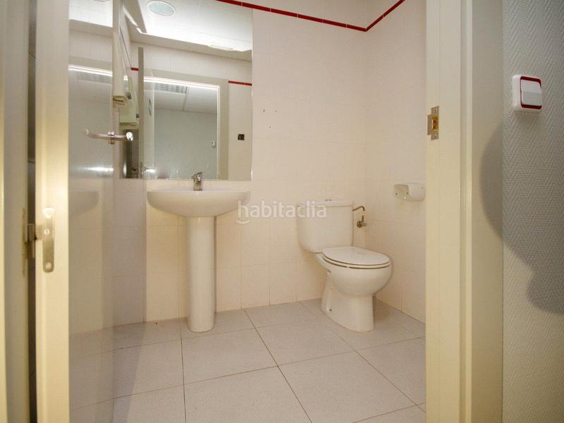 Foto e211223a-da73-4c09-afd9-b1cde6cd7776. Local commercial dans calle del carmen 6 dans Centro Valdemoro