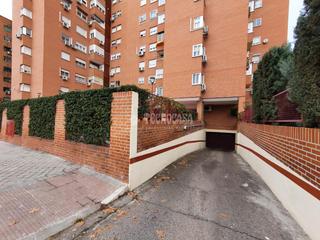 Aparcament cotxe a Los Rosales. Boxplaza de garaje en venta en madrid