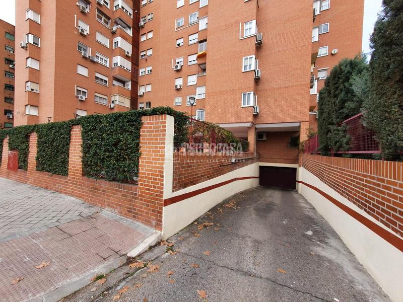 Foto 17b26ca1-2cb1-4638-8288-488d082842b5. Parking coche boxplaza de garaje en venta en Los Rosales Madrid