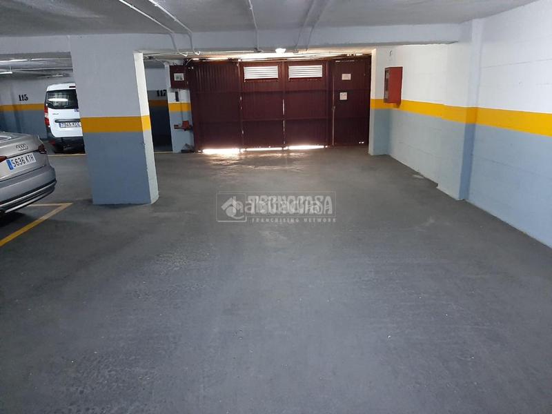 Foto 95f434c6-95a4-472c-8f4b-03380849d6bd. Parking coche boxplaza de garaje en venta en Los Rosales Madrid