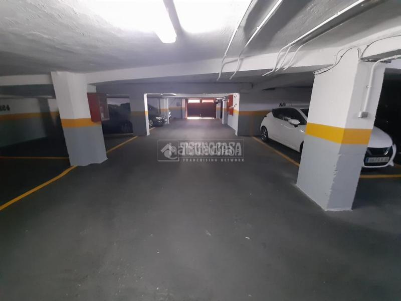 Foto f43380af-4a98-4827-911f-1849e107f8ae. Parking coche boxplaza de garaje en venta en Los Rosales Madrid