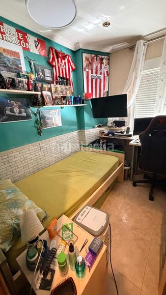 Foto bdbd97cf-d831-47dc-bde3-903373d7d772. Flat with heating in Los Rosales Madrid