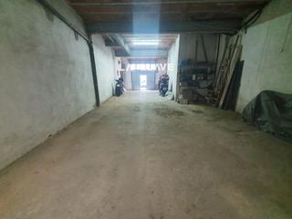 Aparcament cotxe  Carrer de la mina. Local /garaje de 97m2 con 1 aseo en blanes