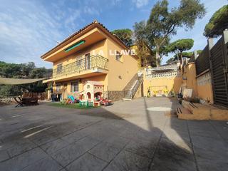 Casa a Mas Mora-Sant Daniel. Casa reformada en sant daniel tordera con 4 hab, 2 baos, terren