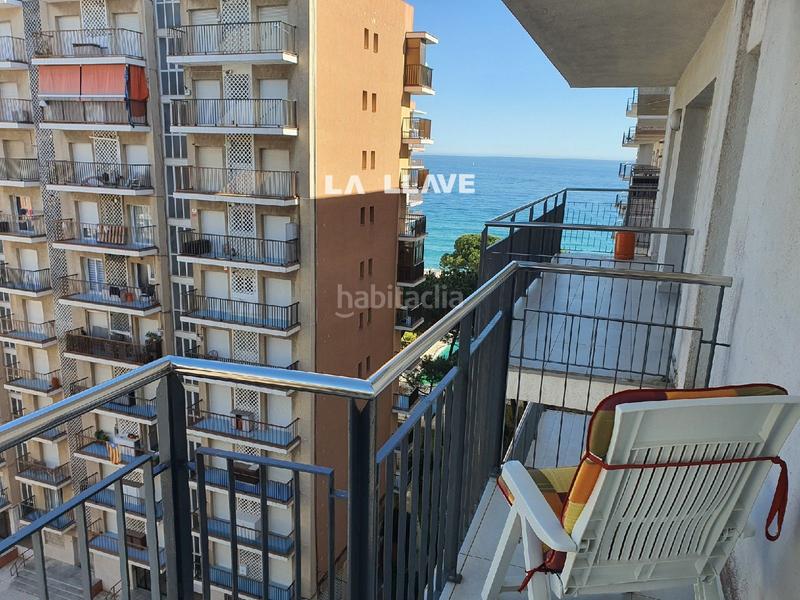 Foto d20e8c26-fb76-4e1f-9161-9f789fb5d38e. Alquiler piso  en alquiler en primera linea de mar con parking y piscina. en Blanes