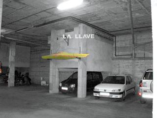 Aparcament cotxe a Mont Ferrant-Joan Carles I. Parking abierto con trastero cerrado en montferrant