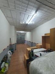 Local Comercial a Mas Florit-Ca la Guidó. Localgaraje apto para taller, 2 estancias y baño completo.